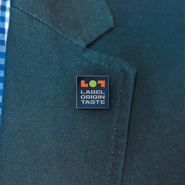 Label. Origin. Taste. — wine label case