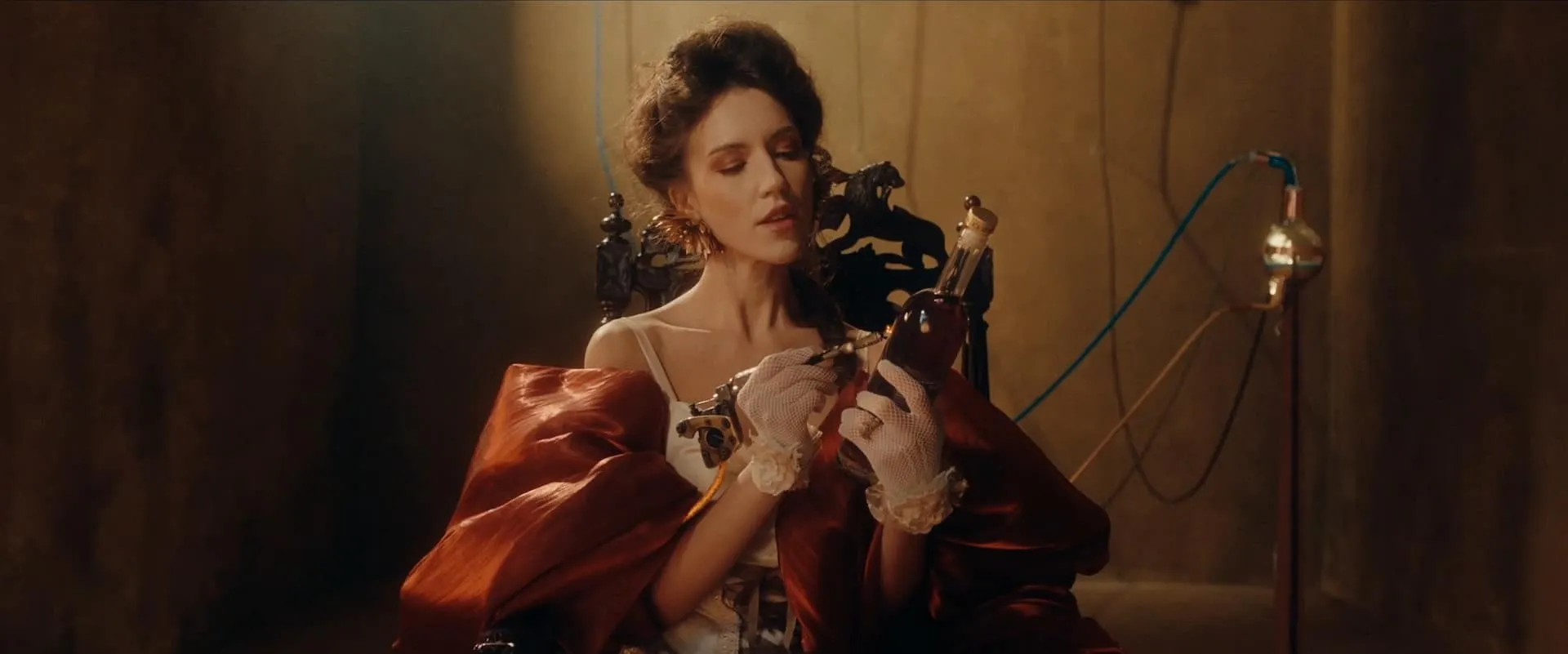 Still frame from the Cuza Vodă TV commercial "The Muse"